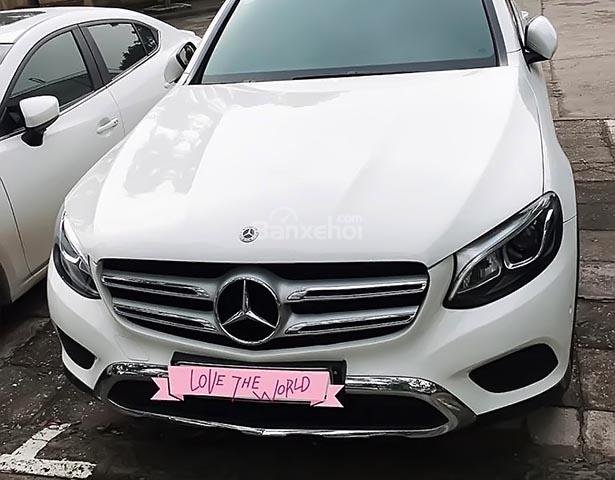 Gia đình bán Mercedes GLC 200 năm 2018, màu trắng