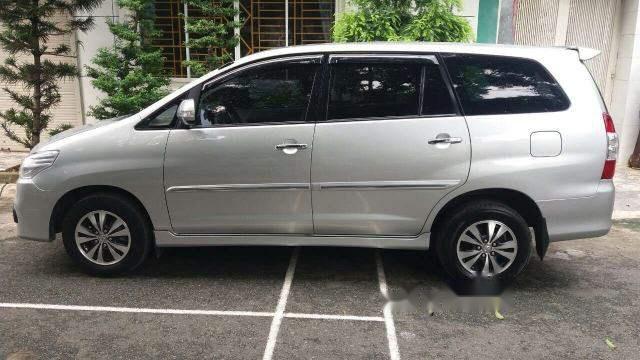 Bán Toyota Innova 2.0E năm sản xuất 2015, màu bạc, giá 565 triệu