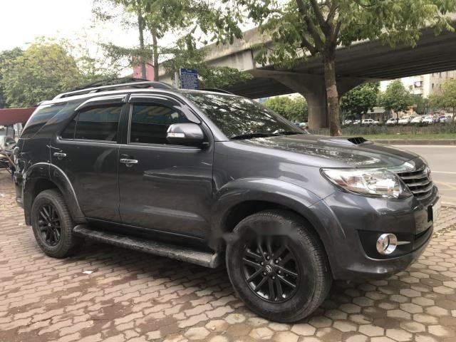 Bán Toyota Fortuner G năm sản xuất 2016, màu xám số sàn