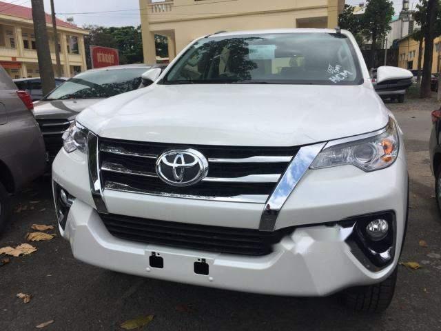 Bán Toyota Fortuner sản xuất 2018, màu trắng, nhập khẩu nguyên chiếc