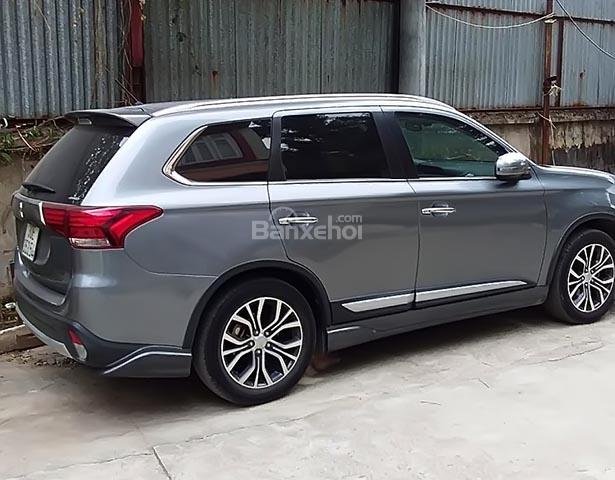 Bán xe Mitsubishi Outlander 2.4 năm 2016, màu xám, nhập khẩu, chính chủ 