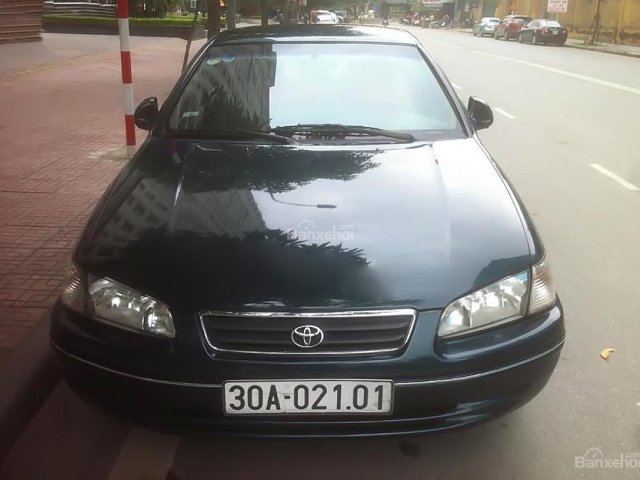 Cần bán gấp Toyota Camry V6 3.0 đời 2001 còn mới, giá tốt