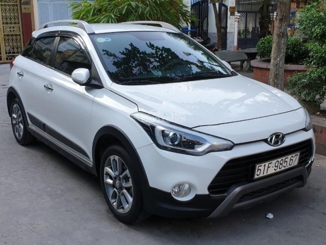 Bán xe Hyundai i20 Active 1.4 AT sản xuất 2016, màu trắng, xe nhập