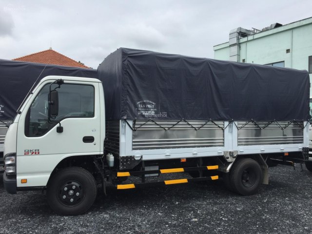 Bán xe tải Isuzu QKH 1.9, màu trắng 2018, giá rẻ, cạnh tranh