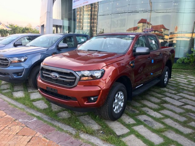 Bán tải Ford Ranger XLS AT 2.2L, giao ngay0