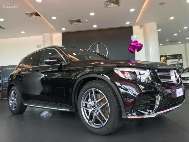 Bán Mercedes-Benz GLC300 2018, đủ màu giao ngay