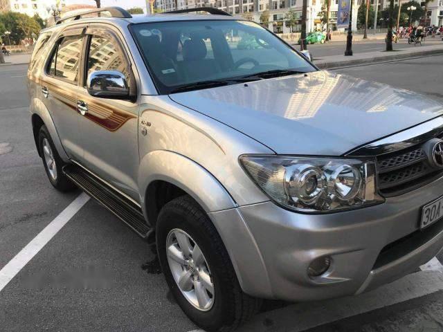 Bán Toyota Fortuner G 2010, màu bạc, chính chủ, 605 triệu