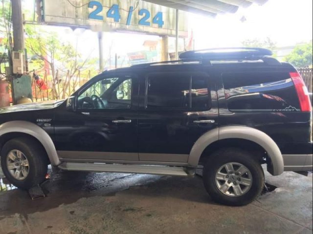 Cần bán Ford Everest đời 2008, màu đen xe gia đình