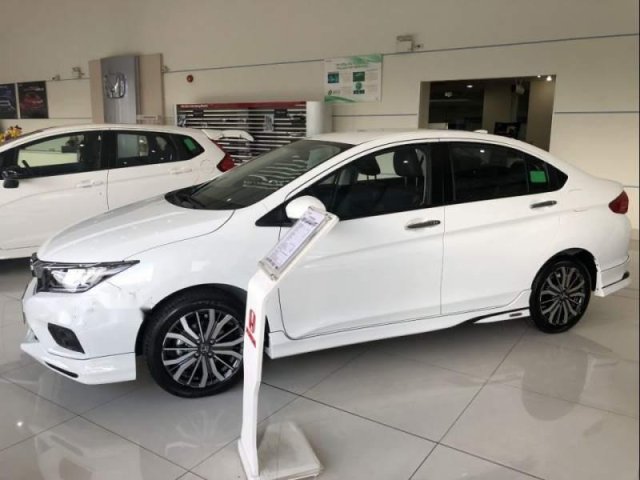 Bán ô tô Honda City sản xuất 2018, màu trắng, giá 559tr