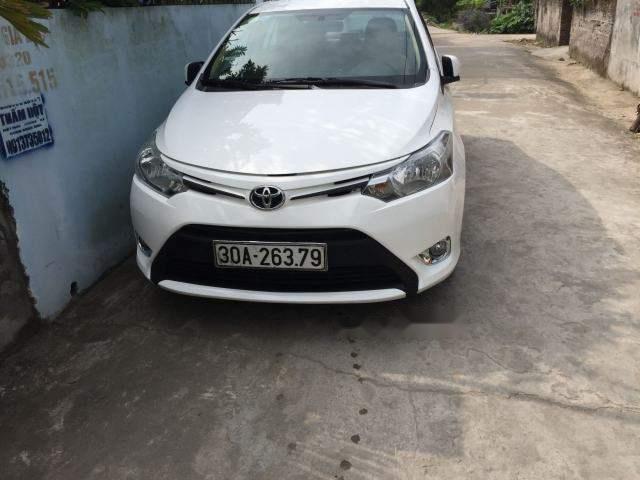 Cần bán xe Toyota Vios 1.3E đời 2014, màu trắng, giá tốt