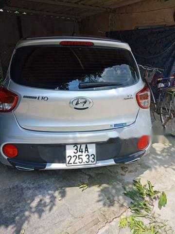 Bán lại xe Hyundai Grand i10 2018, màu bạc, xe gia đình 