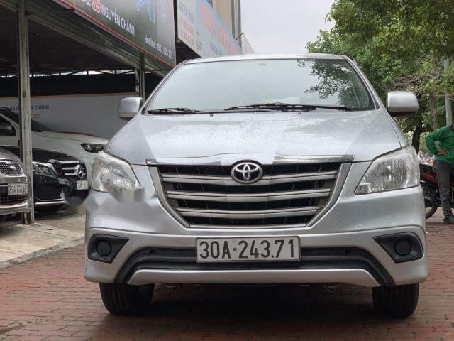 Bán Toyota Innova đời 2014, màu bạc, 555tr