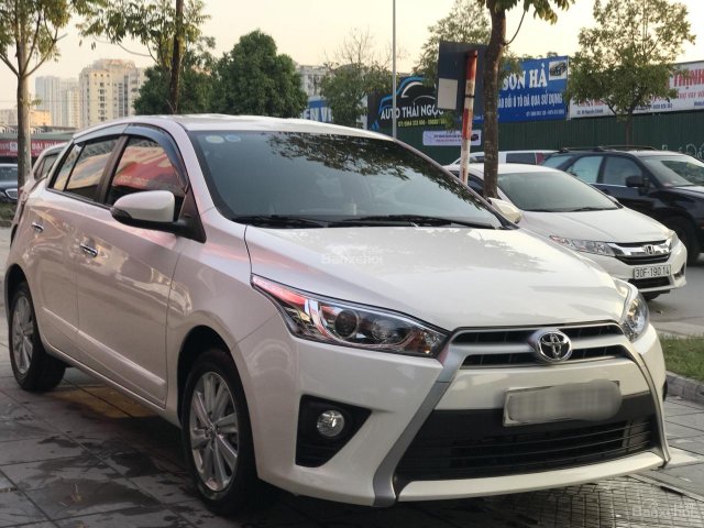 Cần bán Toyota Yaris đời 2017, màu trắng, nhập khẩu Thái Lan