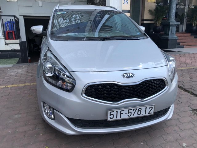 Bán Kia Rondo GAT 2.0AT màu bạc, sản xuất 2015 biển Sài Gòn 1 chủ đi đúng 21000km