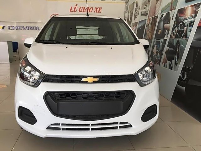 Bán ô tô Chevrolet Spark Duo Van 1.2 MT năm 2018, màu trắng giá tốt