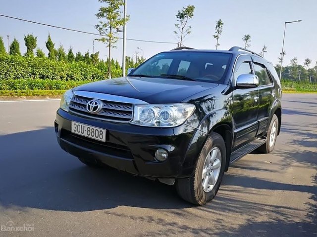 Bán xe Toyota Fortuner 2.7V 4x4 AT đời 2010, màu đen, chính chủ 