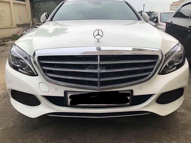 Chính chủ bán Mercedes C250 Exclusive đời 2018, màu trắng 