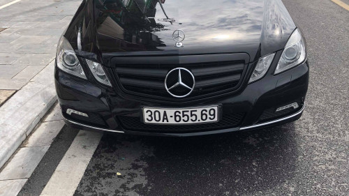 Bán Mercedes E300 đời 2009, màu đen