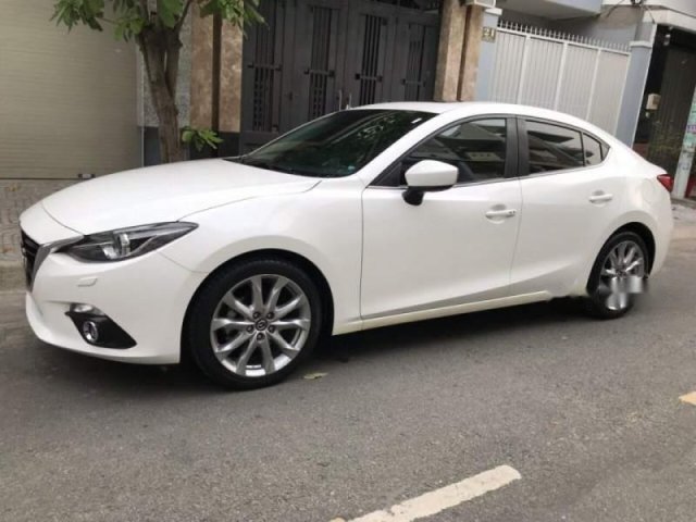 Cần bán xe Mazda 3 2.0AT 2016, màu trắng, giá 655tr