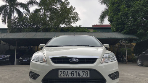 Bán Ford Focus 1.8L AT năm sản xuất 2012, màu trắng