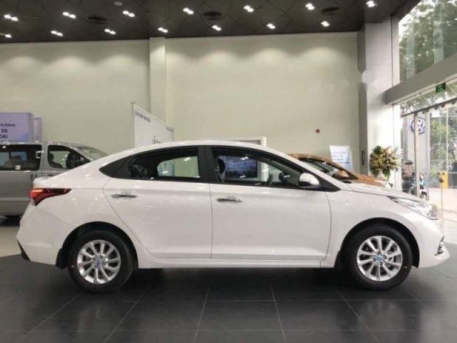 Bán Hyundai Accent đời 2018, màu trắng