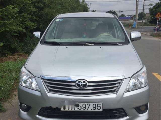 Cần bán xe Toyota Innova sản xuất năm 2013, màu bạc