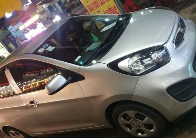 Cần bán Kia Picanto đời 2015, màu bạc, giá 260tr