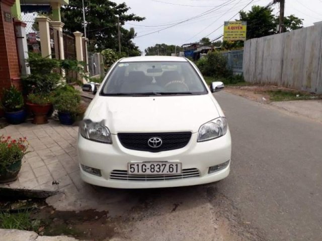 Xe Toyota Vios MT đời 2004, màu trắng còn mới, giá 195tr