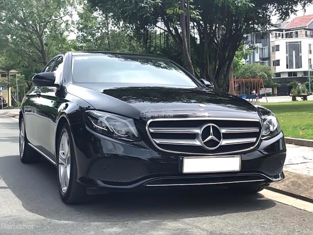 Cần bán Mercedes E250 sản xuất năm 2017, màu đen đẹp như mới