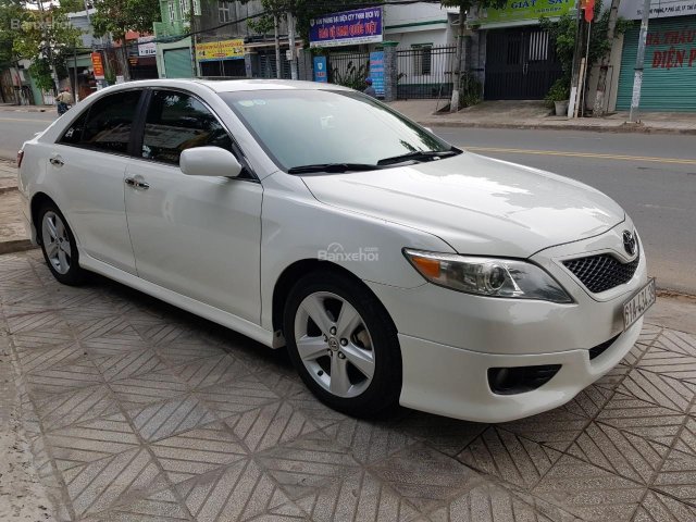 Cần bán xe Toyota Camry SE 2.5 sản xuất năm 2009, màu trắng, nhập khẩu