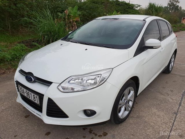 Bán xe Ford Focus năm sản xuất 2013, màu trắng