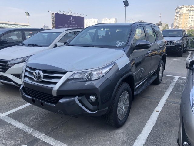 Bán xe Toyota Fortuner 2018 nhập khẩu 100% từ Indo, giá từ 1 tỷ 26 triệu, liên hệ ngay để được nhận xe sớm: 0935666875