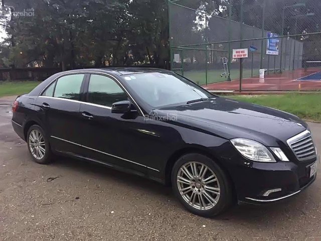 Bán Mercedes E300 đời 2009, màu đen, giá tốt