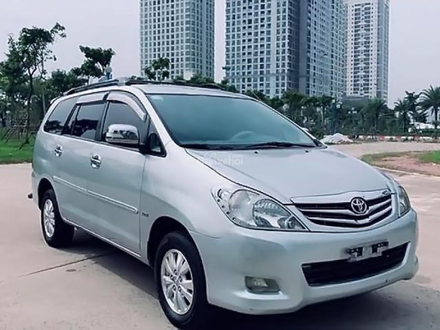 Cần bán xe Toyota Innova V năm sản xuất 2008, màu bạc