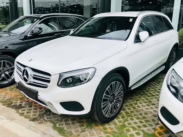 Bán Mercedes GLC 250 4matic đời 2018, màu trắng