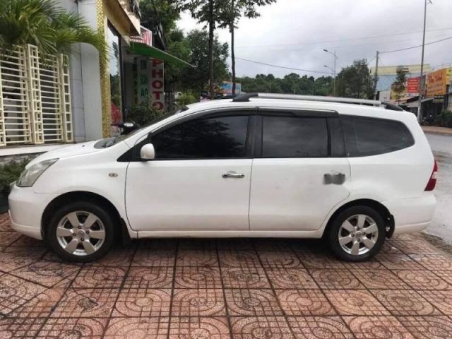 Cần bán gấp Nissan Grand livina 2010, màu trắng0