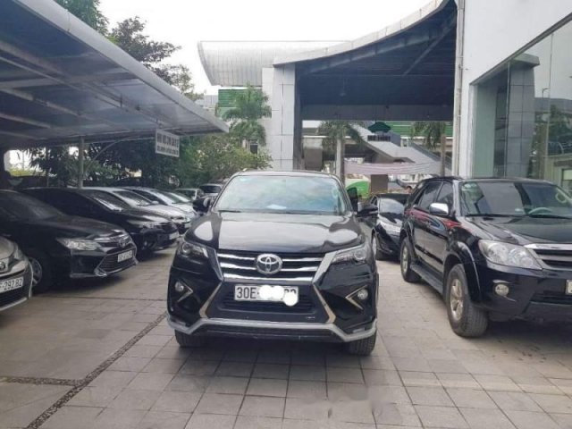 Cần bán xe Toyota Fortuner V đời 2017, màu đen chính chủ