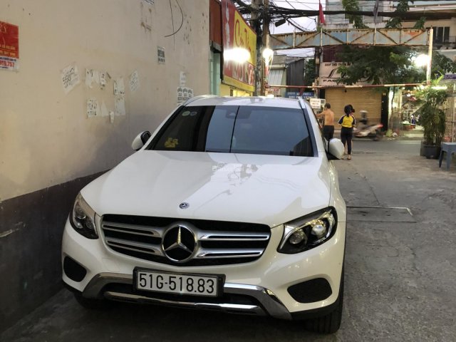 Bán xe Mercedes-Benz GLC-Class năm 2017 màu trắng, giá chỉ 1 tỷ 800 triệu