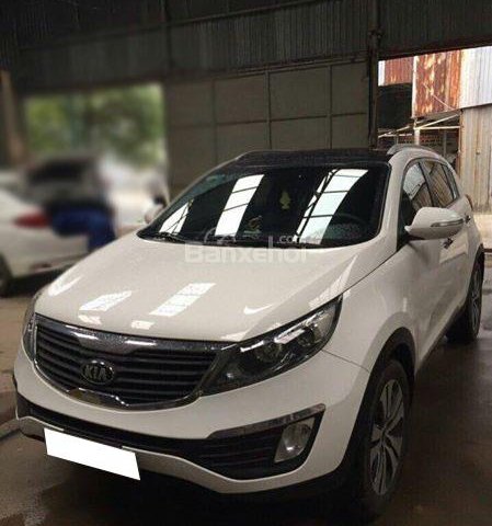 Cần bán gấp Kia Sportage 2013, trắng Ngọc Trinh, xe số tự động0