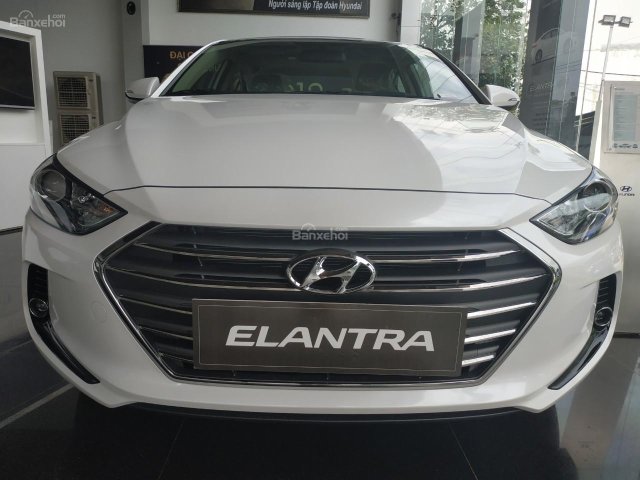 Bán Hyundai Elantra 1.6AT trắng, tặng BHVC 2 năm, tặng phụ kiện, trả trước 156tr, 0978656301