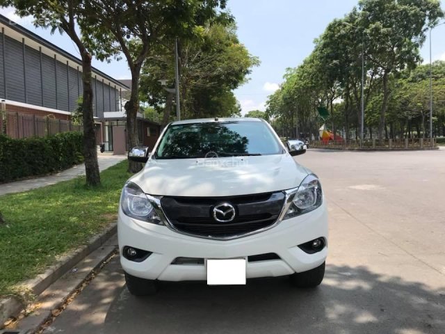 Bán Mazda BT50 màu trắng máy dầu 2.2 số tự động, sản xuất 12/2017