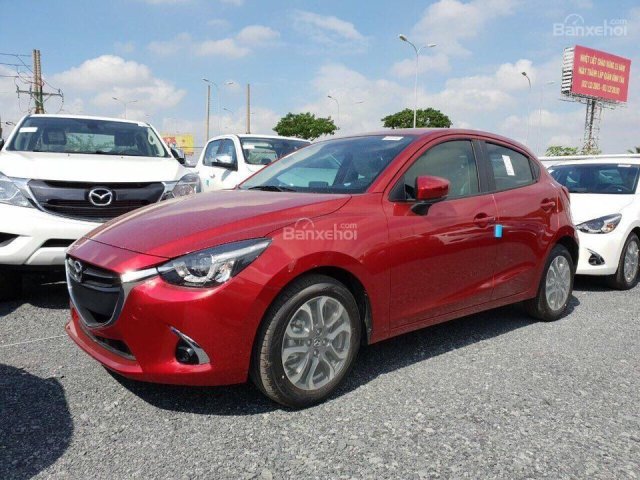 Bán Mazda 2 Hatchback Premium CBU nhập khẩu Thái Lan quà hấp dẫn, trả góp tối đa, xe giao nhanh, liên hệ 0973.560.137