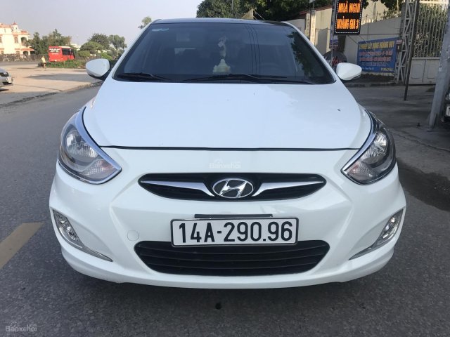 Bán xe Hyundai Accent năm 2012, màu trắng, giá chỉ 370 triệu, nhập khẩu nguyên chiếc