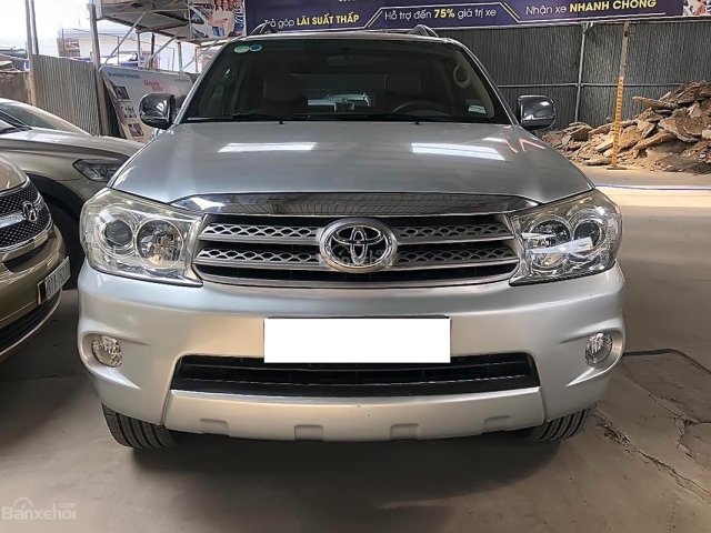 Bán xe Toyota Fortuner V 2.7AT 2010, màu bạc