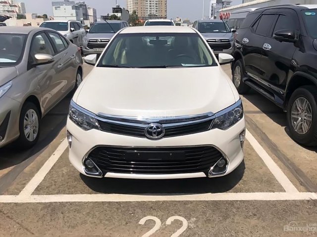 Bán Toyota Camry 2.0E sản xuất năm 2018, màu trắng