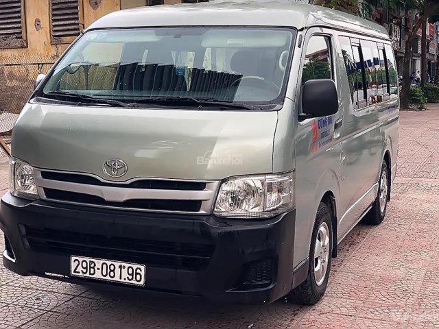 Cần bán gấp Toyota Hiace đời 2010