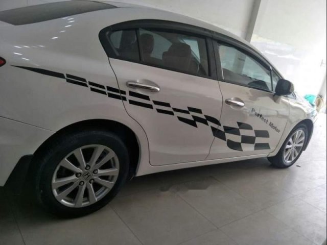 Cần bán xe Honda Civic năm 2014, màu trắng