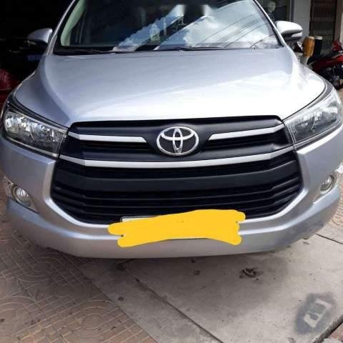 Bán Toyota Innova năm sản xuất 2017, màu bạc