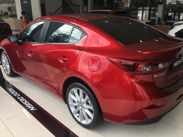 Bán xe Mazda 3 màu đỏ mới tại Gia Lai0