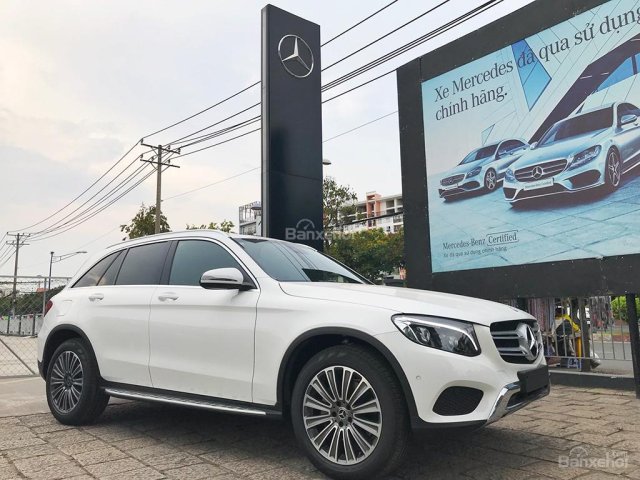 Mercedes GLC 250 New 100%, mua xe đi trước Tết